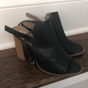 EUC Route 66 Sandals size 9